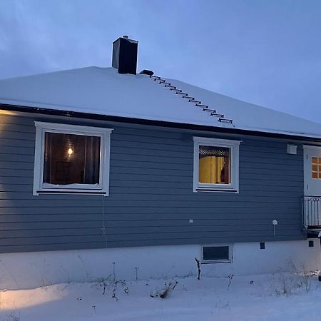 Koselig Hus I Sentrum Av Olderfjord Russenes Eksteriør billede