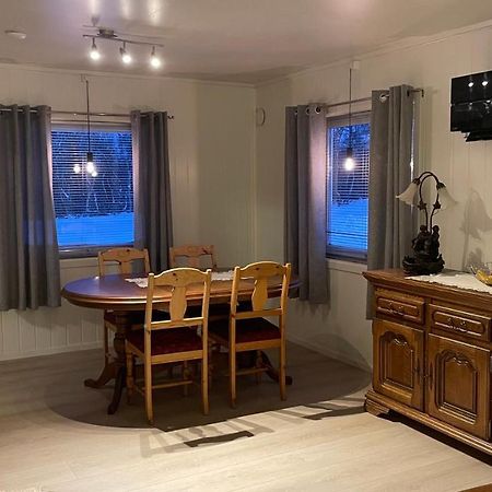 Koselig Hus I Sentrum Av Olderfjord Russenes Eksteriør billede